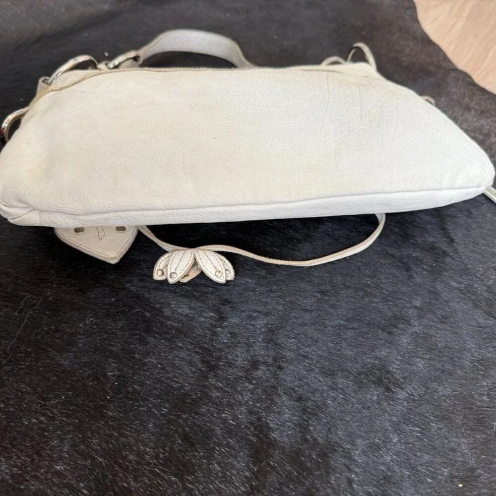 Miu Miu White Leather Handbag with Flower Motif - Picture 7 of 12